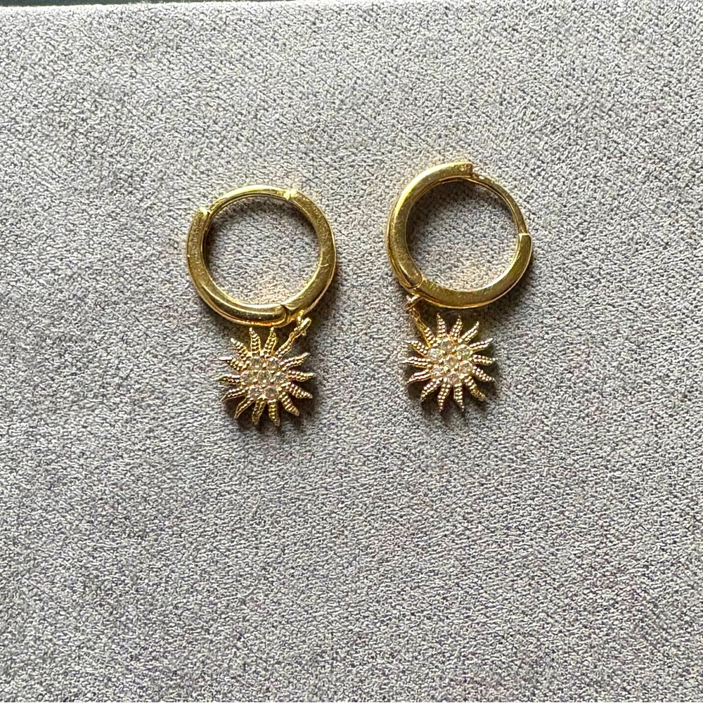 Sun Huggie earrings